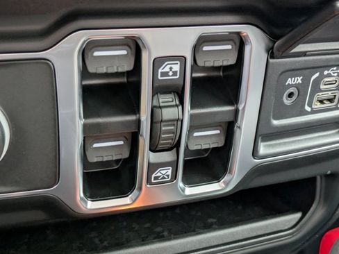 New 2025 Jeep Gladiator Sport image 20