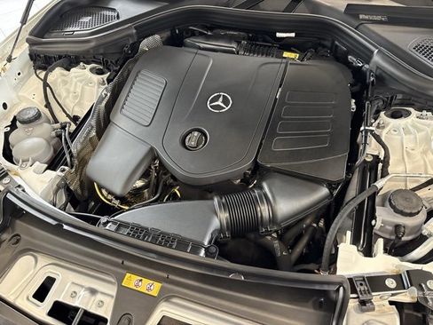 Used 2025 Mercedes-Benz GLC 300 4MATIC image 34
