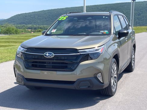 Certified 2025 Subaru Forester Touring AWD/4WD image 8