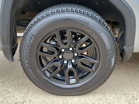 Used 2022 GMC Sierra 1500 Elevation w/ Preferred Package image 32