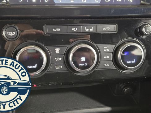 Used 2019 Land Rover Discovery HSE image 19