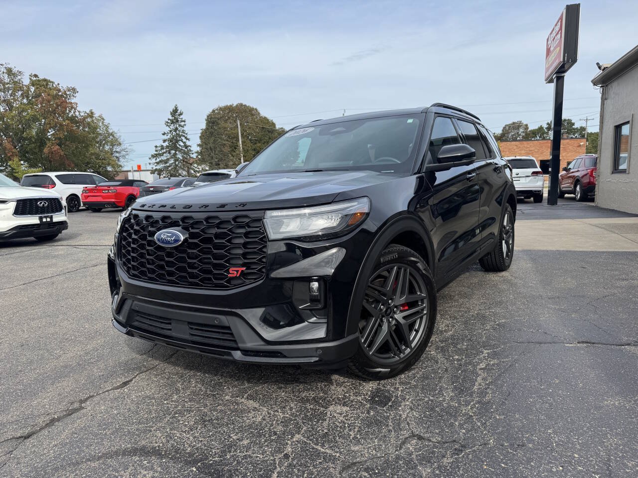 Used 2026 Ford Explorer ST AWD/4WD image 2
