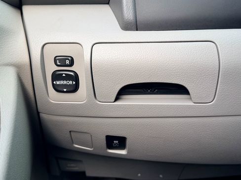 Used 2010 Toyota Camry LE image 20