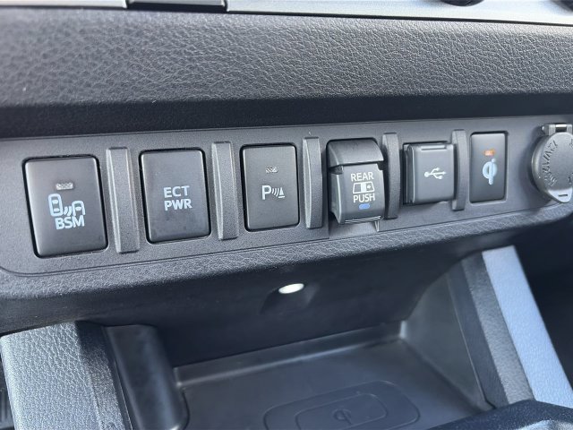 Used 2020 Toyota Tacoma TRD Off-Road w/ Technology Package AWD/4WD image 31