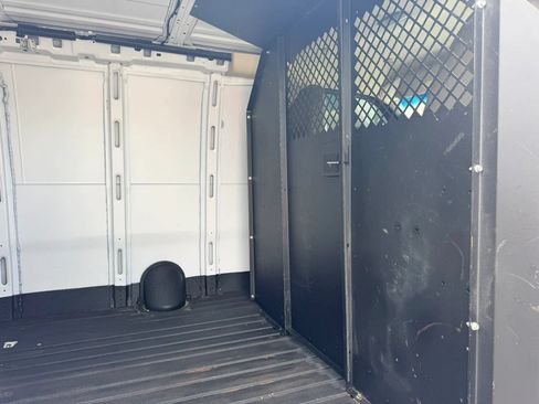 Used 2020 Chevrolet Express 2500 RWD image 18