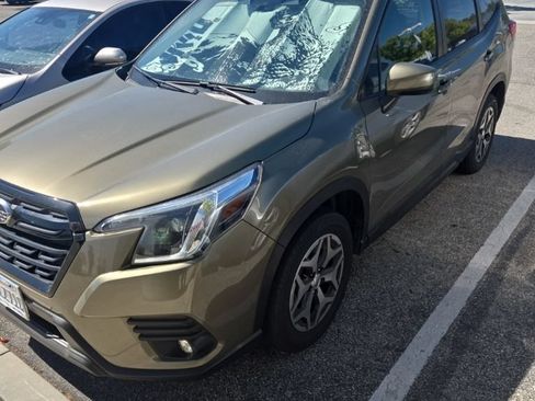 Used 2024 Subaru Forester Premium AWD/4WD image 1