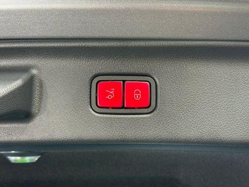 Used 2023 Mercedes-Benz S 580 4MATIC Sedan w/ AMG Line image 33