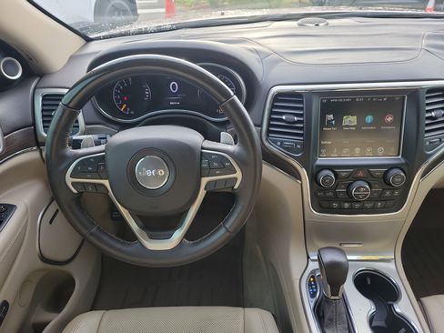 Used 2017 Jeep Grand Cherokee Overland image 19