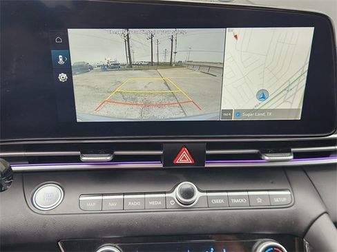 Used 2024 Hyundai Elantra Blue image 17