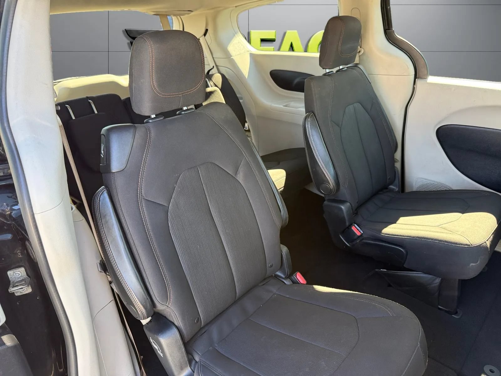 Used 2017 Chrysler Pacifica Touring FWD image 21