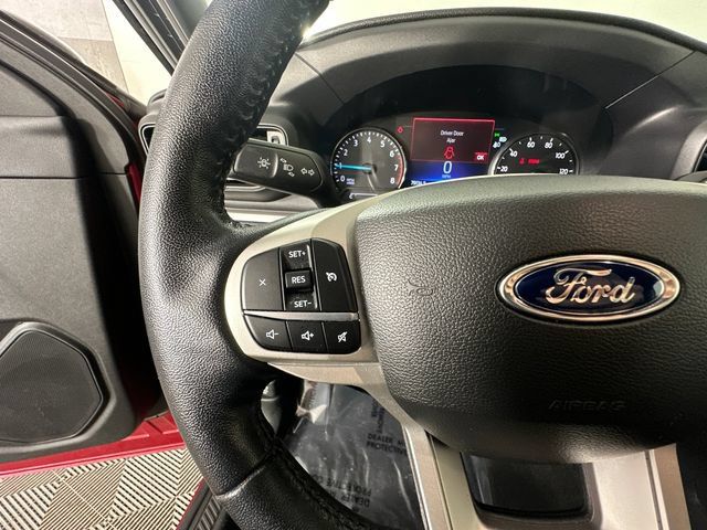 Used 2022 Ford Explorer XLT AWD/4WD image 15