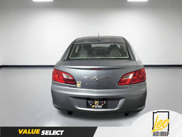 Used 2010 Chrysler Sebring Touring w/ Hands-Free Convenience Group FWD image 6