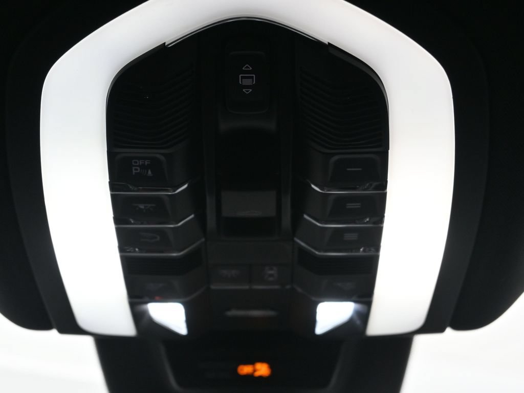 Certified 2026 Porsche Macan AWD/4WD image 25
