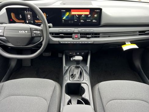 New 2025 Kia K4 LX image 15