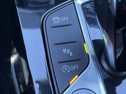 Used 2025 BMW X4 xDrive30i image 10