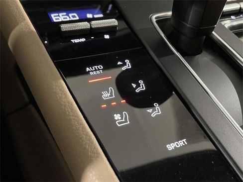 Certified 2025 Porsche Macan image 33