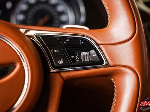 Used 2017 Bentley Bentayga image 77