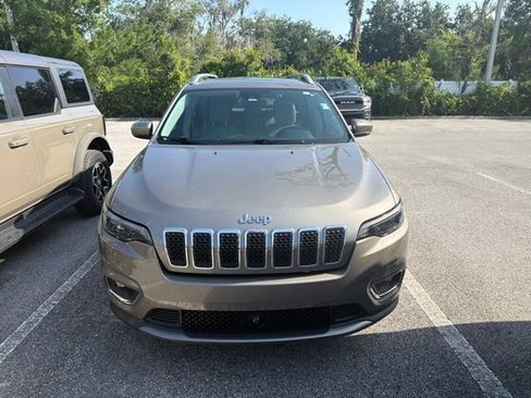 Used 2019 Jeep Cherokee Limited w/ Technology Group FWD image 2
