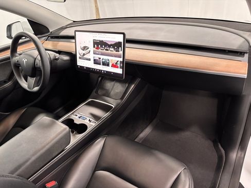 Used 2024 Tesla Model Y Long Range image 16