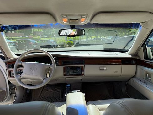Used 1995 Cadillac De Ville Concours image 18