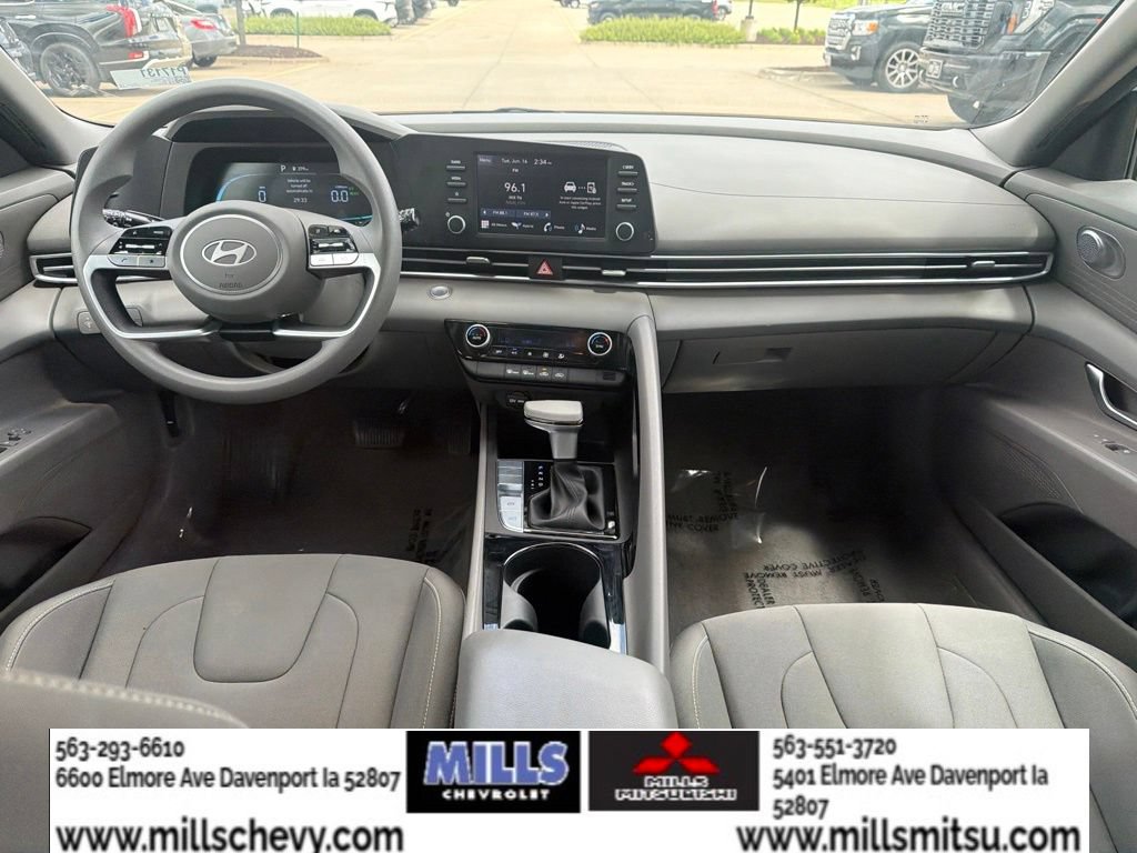 Used 2025 Hyundai Elantra Hybrid FWD image 22