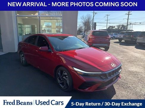 Certified 2025 Hyundai Elantra SEL image 3