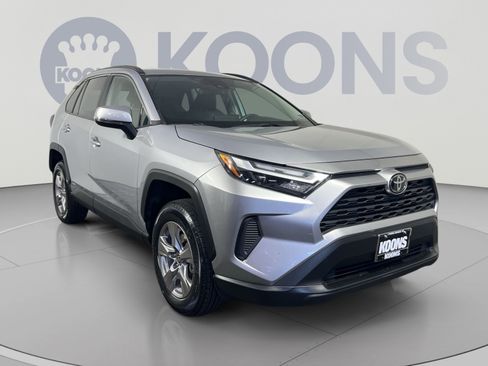 Used 2025 Toyota RAV4 XLE AWD/4WD image 10