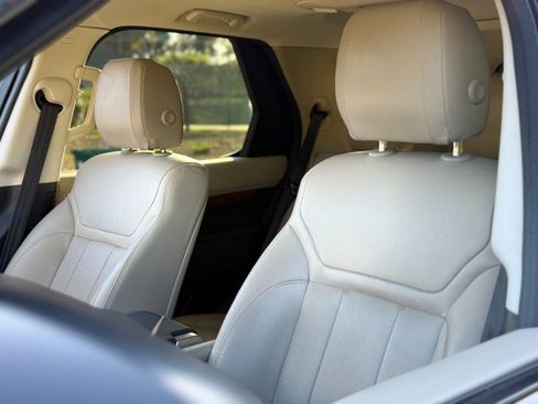 Used 2018 Land Rover Discovery HSE image 17