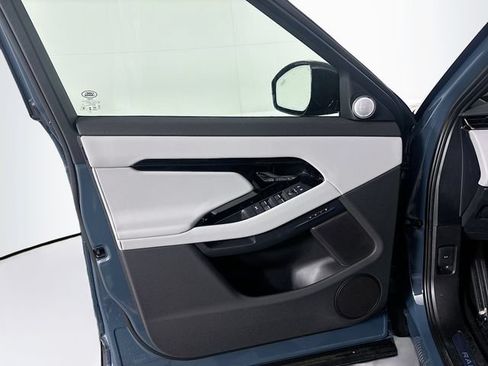 Used 2026 Land Rover Range Rover Evoque Dynamic SE AWD/4WD image 11