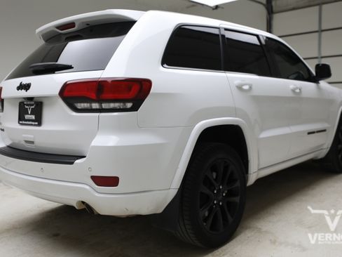 Used 2021 Jeep Grand Cherokee Laredo X AWD/4WD image 5