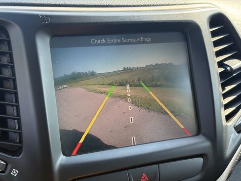 Used 2016 Jeep Cherokee Limited AWD/4WD image 36
