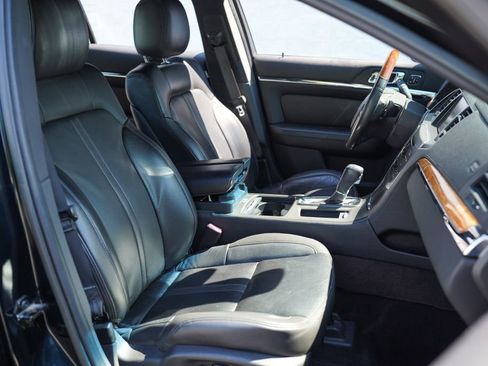 Used 2014 Lincoln MKS image 25