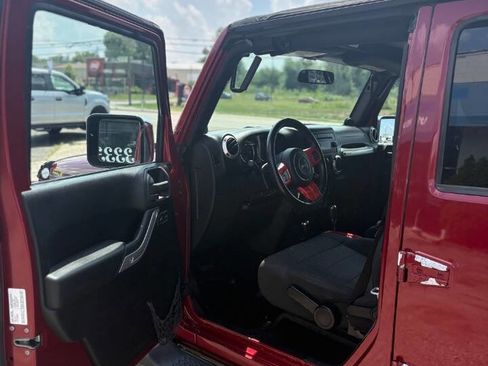 Used 2012 Jeep Wrangler Unlimited Sahara w/ Dual Top Group AWD/4WD image 9