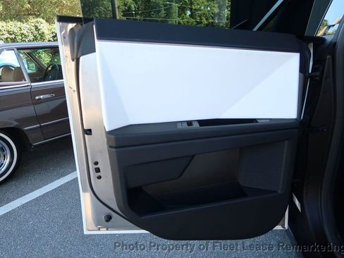 Used 2024 Tesla Cybertruck AWD Crew Cab image 18