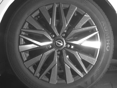 Used 2025 Nissan Altima 2.5 SV FWD image 14