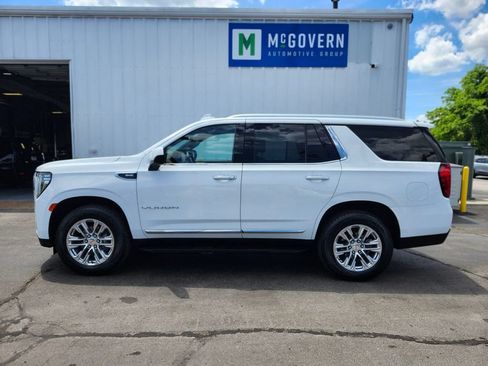 Used 2023 GMC Yukon SLT AWD/4WD image 2