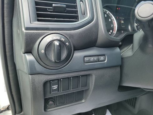 Used 2022 Nissan Titan S RWD image 13