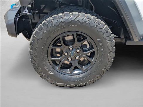 Used 2024 Jeep Wrangler Unlimited AWD/4WD image 23