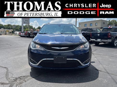 Used 2018 Chrysler Pacifica Touring-L Plus w/ Tire & Wheel Group FWD image 2