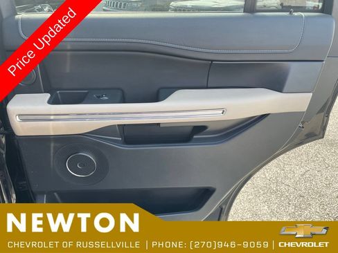 Used 2023 Ford Expedition Limited AWD/4WD image 31