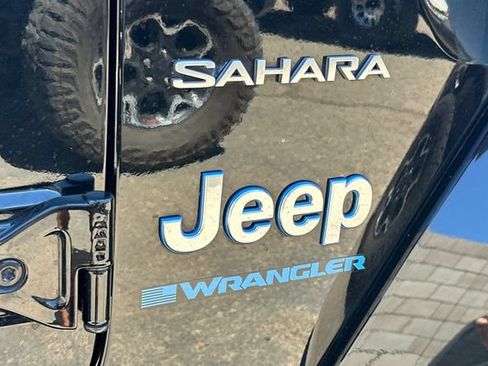 Used 2023 Jeep Wrangler Unlimited Sahara w/ Cold Weather Group AWD/4WD image 8