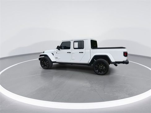 Used 2025 Jeep Gladiator Sport image 7
