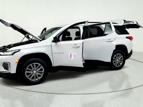 Used 2024 Chevrolet Traverse LT FWD image 9