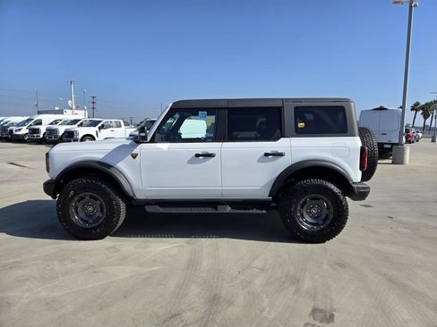 New 2025 Ford Bronco Badlands image 7