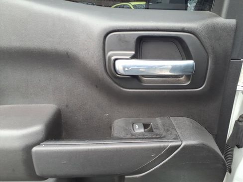 Used 2022 Chevrolet Silverado 1500 Custom image 13
