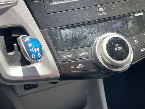 Used 2014 Toyota Prius V Five FWD image 9