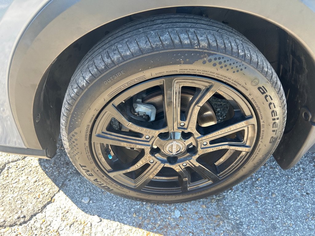 Used 2023 Nissan Kicks SR FWD image 22