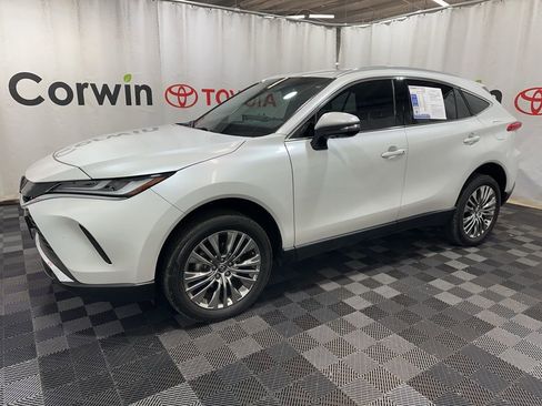 Used 2024 Toyota Venza Limited image 4