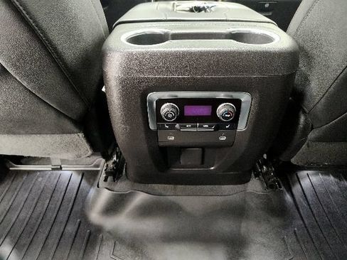 Used 2023 Chevrolet Suburban High Country AWD/4WD image 16