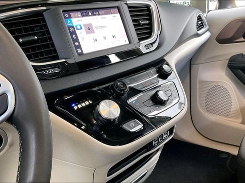 Used 2023 Chrysler Voyager LX FWD image 11